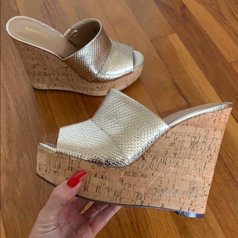Gold wedges
